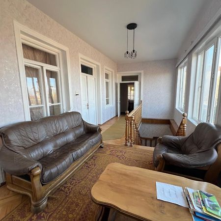 Guesthouse Lilia &Wine Celler เทลาวี ภายนอก รูปภาพ