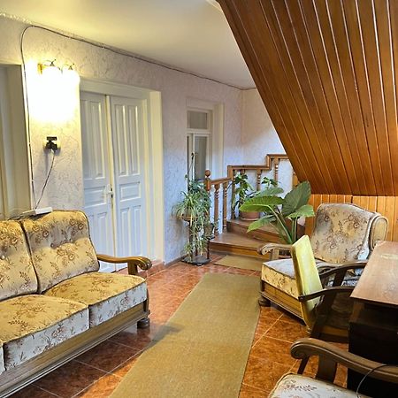 Guesthouse Lilia &Wine Celler เทลาวี ภายนอก รูปภาพ