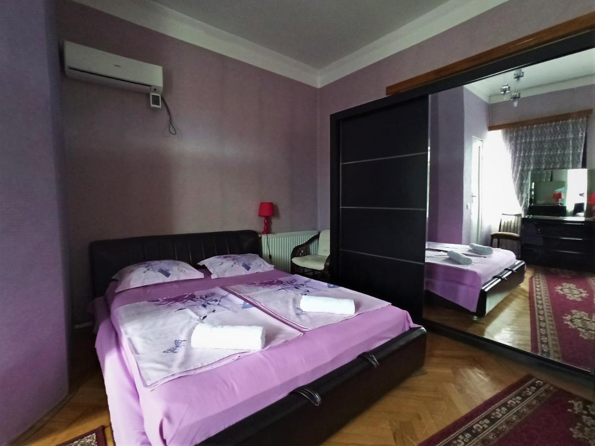 Guesthouse Lilia &Wine Celler เทลาวี ภายนอก รูปภาพ