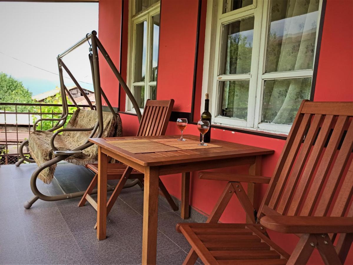 Guesthouse Lilia &Wine Celler เทลาวี ภายนอก รูปภาพ